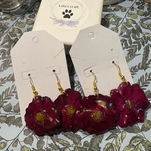 A beautiful earrings epoxy roses stainless steel. - Picture 3 of 3